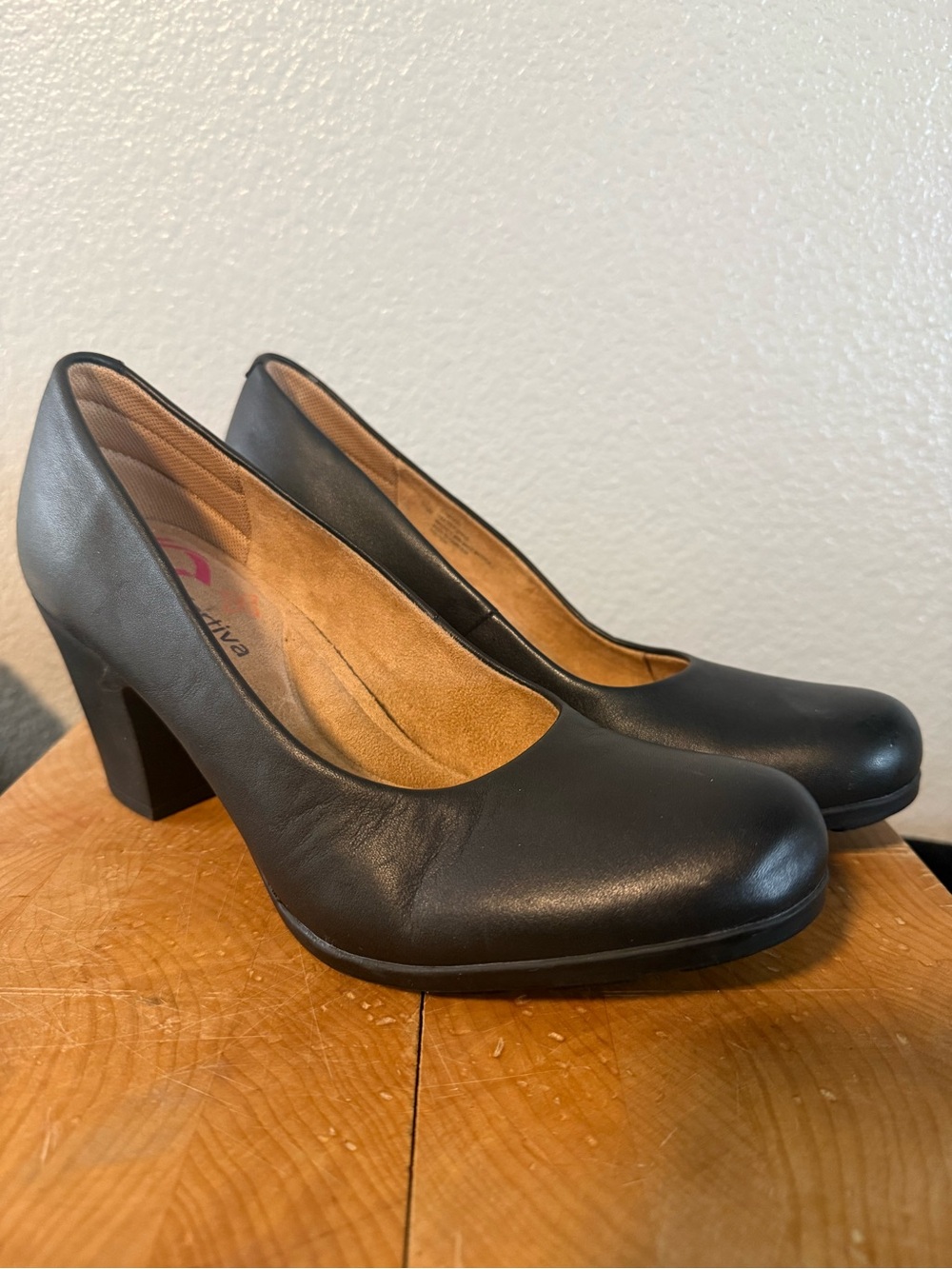 Comfortiva Black Round-Toe Block Heel Pumps